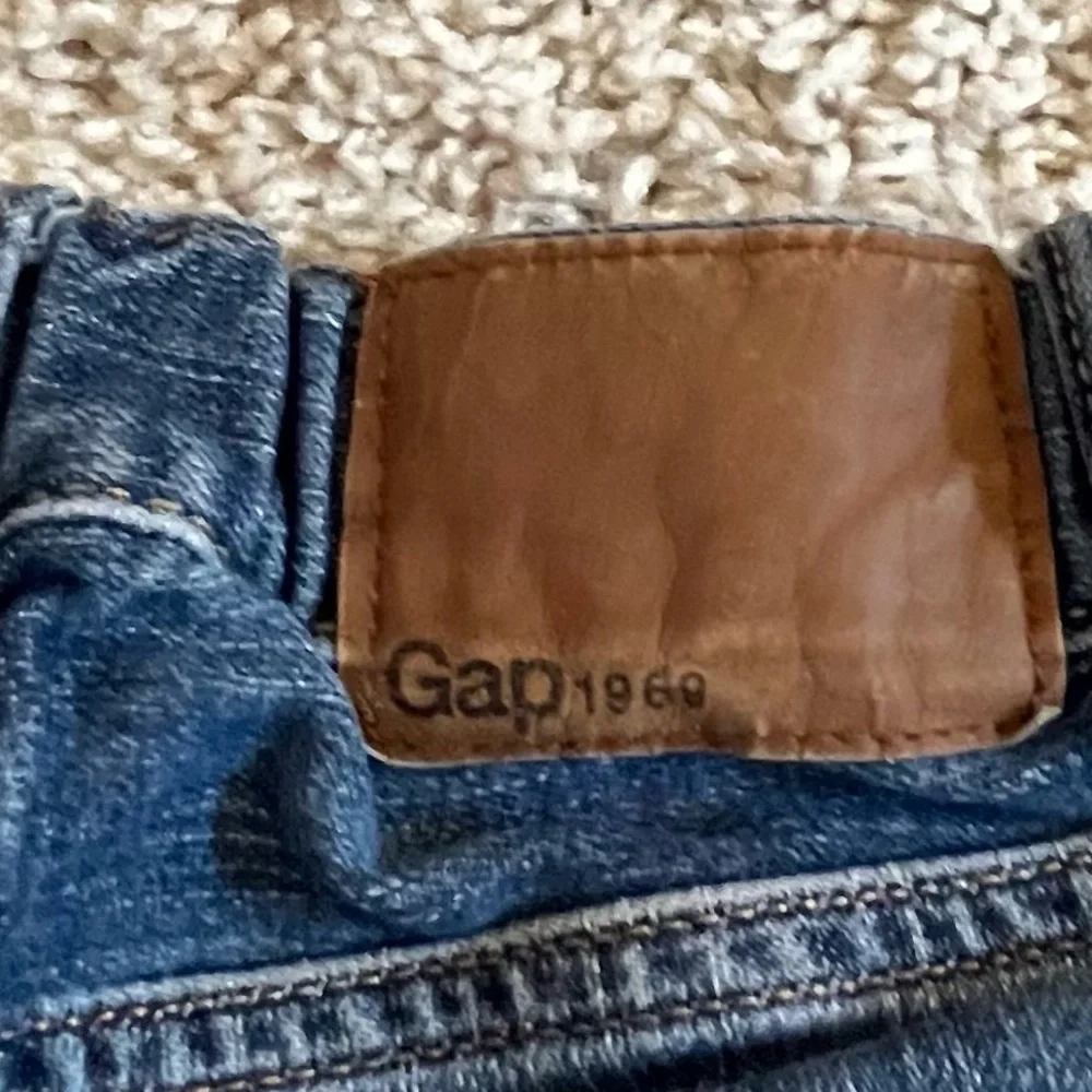 Gap 1969 size 7 slim jeans with distressed finish. Adjustable waist great cond